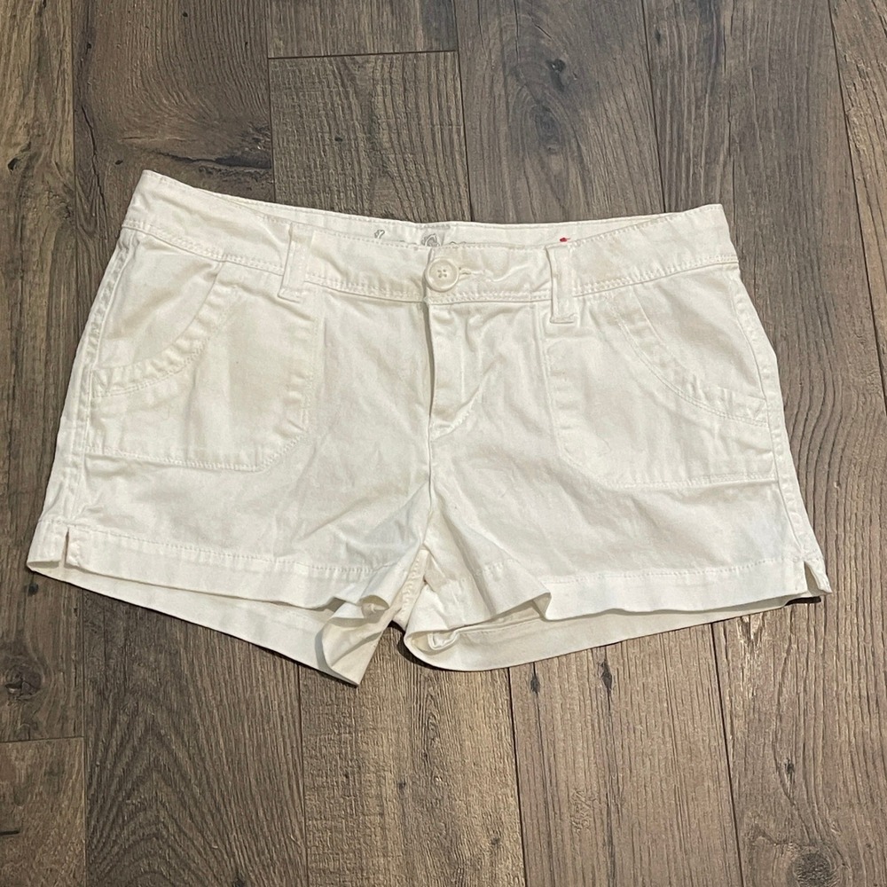 Wallflower Womens White Stretch Denim Shorts Size 11 Mid Rise Flap Pockets